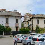 Partiamo dai due villini ex postelegrafonici in stile liberty che si affacciano sullo slargo